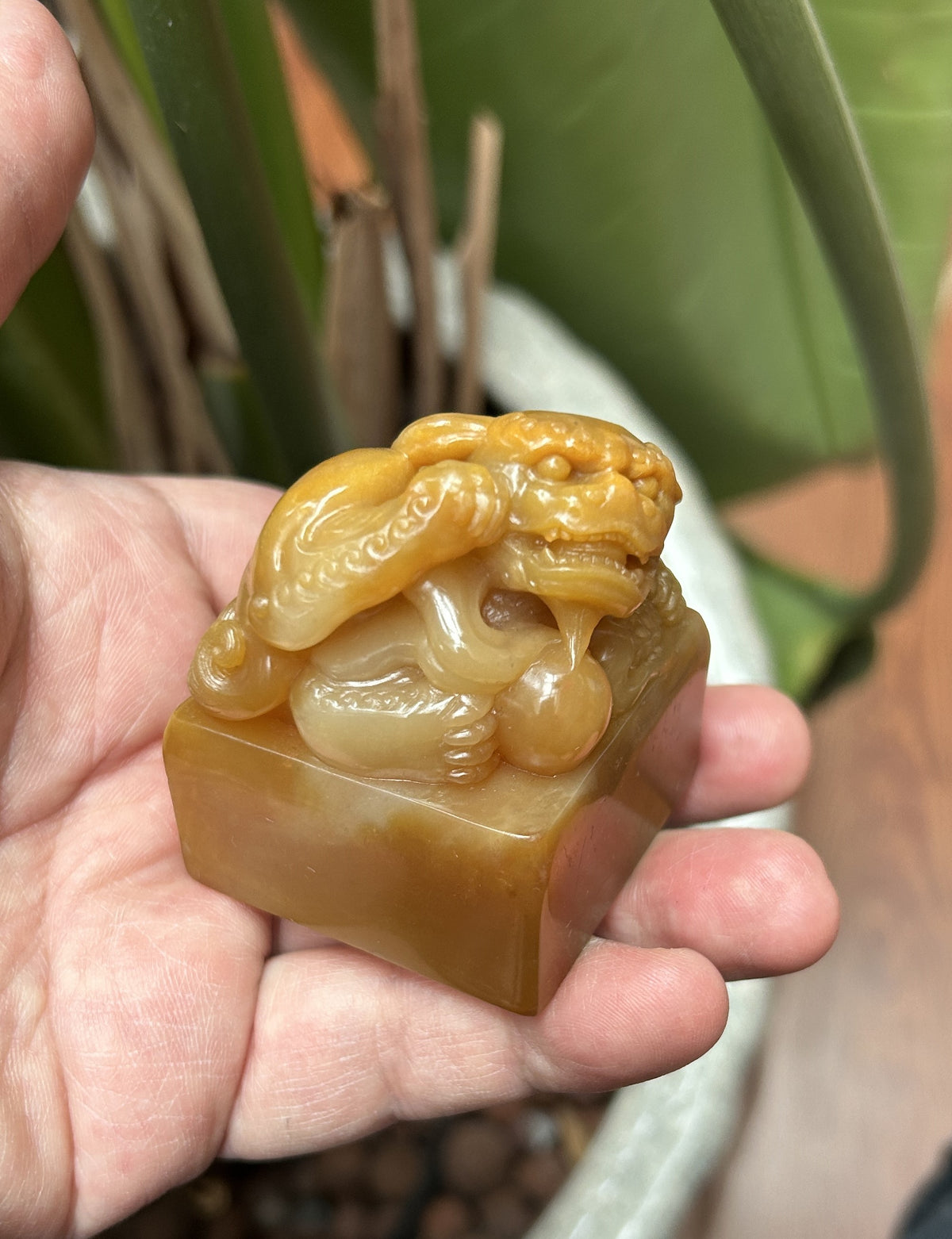 Smooth polished square base of honey amber Laos Tianhuang stone seal