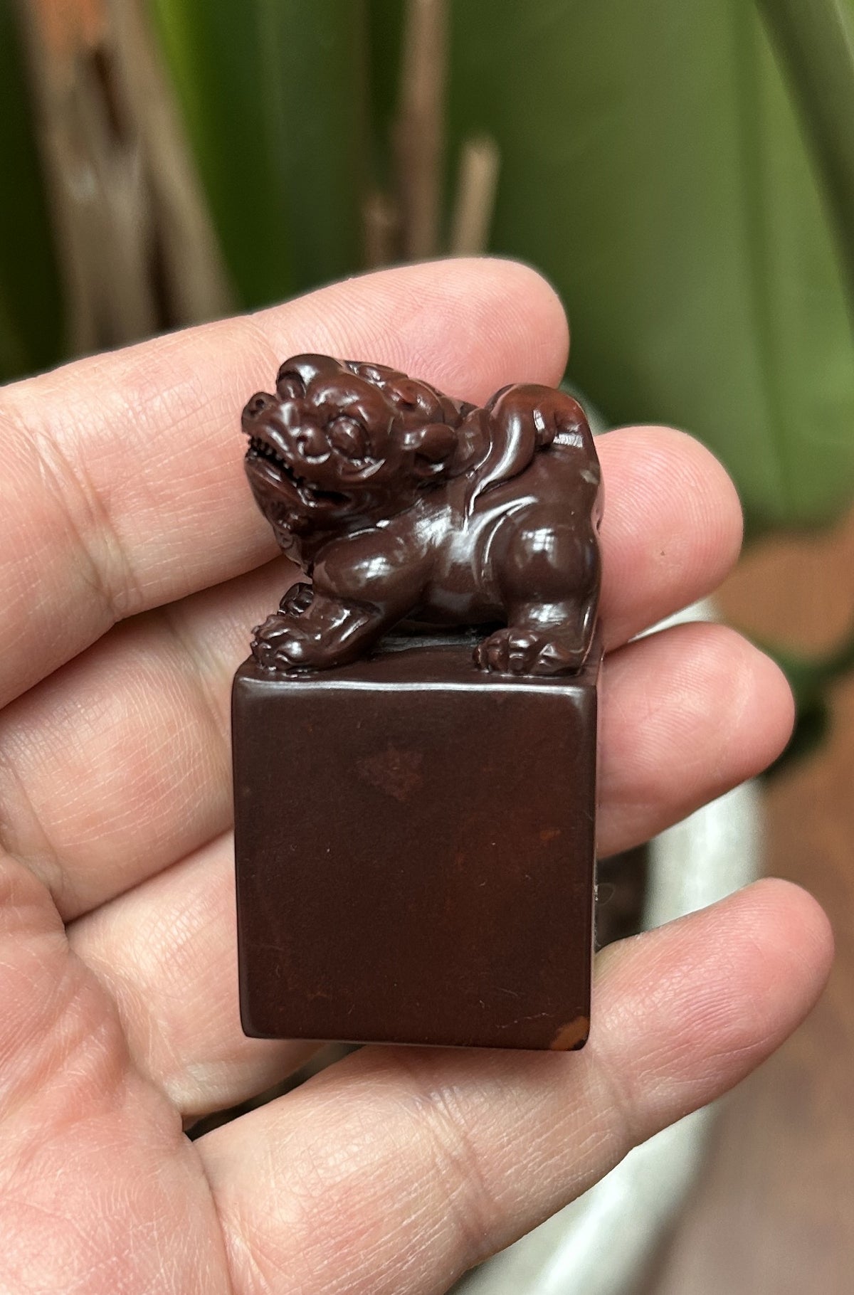 Shoushan Qijiang Yuewei Purple Stone Seal - Hand-Carved Beast Knob