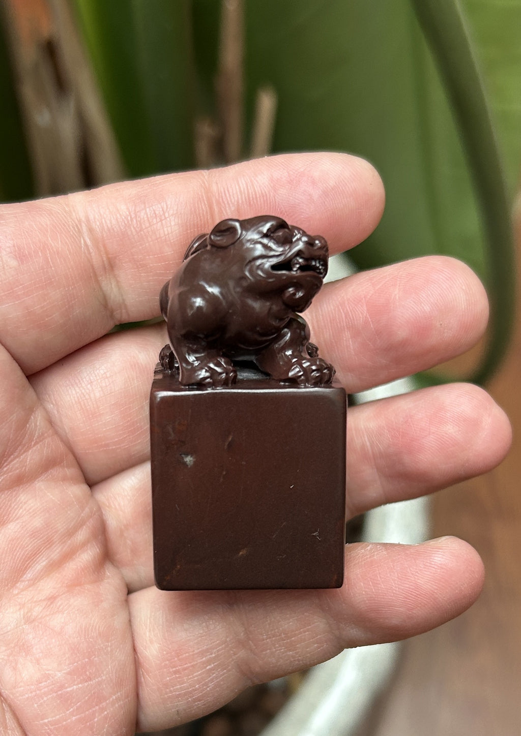 Shoushan Qijiang Yuewei Purple Stone Seal - Hand-Carved Beast Knob